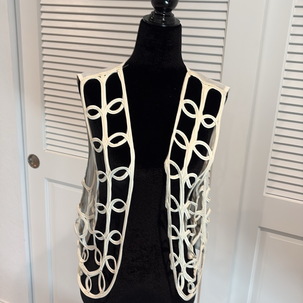 Chic White Women's Button Down Shirt - image 6